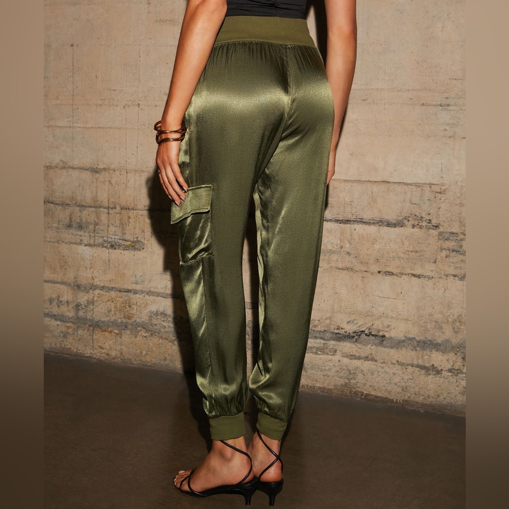 Luxe Look Satin‎ Pocketed Joggers - Olive - Picture 4 of 10